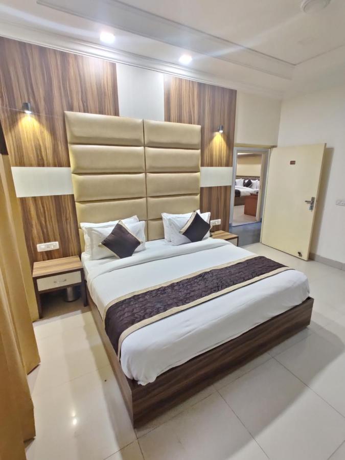 Hotel Raj Darbar - 10 Meter From Golden Temple Amritsar Zewnętrze zdjęcie