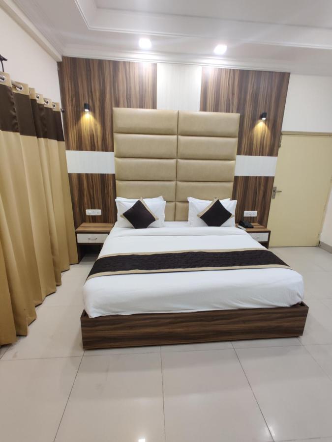 Hotel Raj Darbar - 10 Meter From Golden Temple Amritsar Zewnętrze zdjęcie