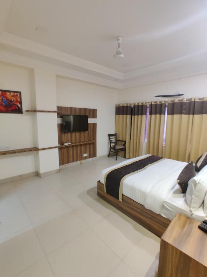 Hotel Raj Darbar - 10 Meter From Golden Temple Amritsar Zewnętrze zdjęcie