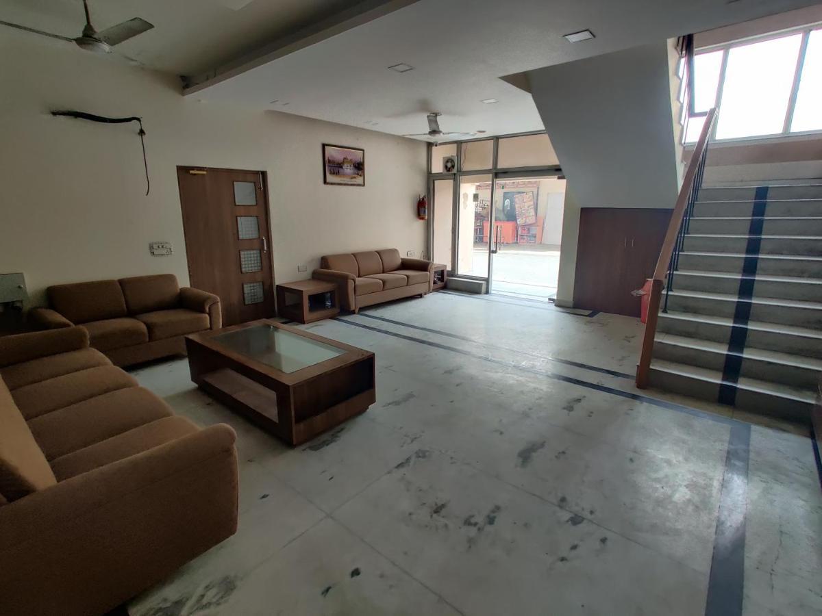 Hotel Raj Darbar - 10 Meter From Golden Temple Amritsar Zewnętrze zdjęcie