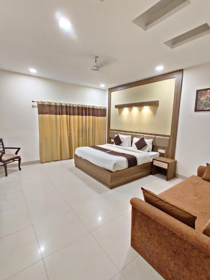 Hotel Raj Darbar - 10 Meter From Golden Temple Amritsar Zewnętrze zdjęcie