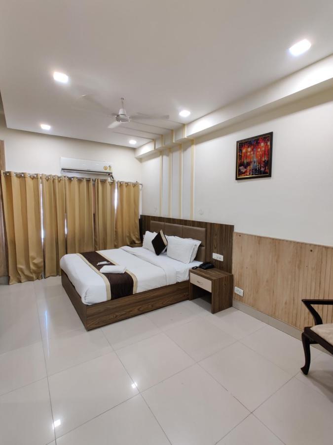 Hotel Raj Darbar - 10 Meter From Golden Temple Amritsar Zewnętrze zdjęcie