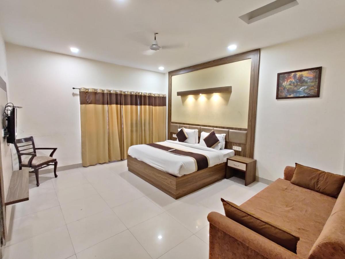 Hotel Raj Darbar - 10 Meter From Golden Temple Amritsar Zewnętrze zdjęcie