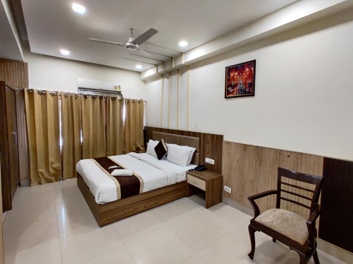 Hotel Raj Darbar - 10 Meter From Golden Temple Amritsar Zewnętrze zdjęcie