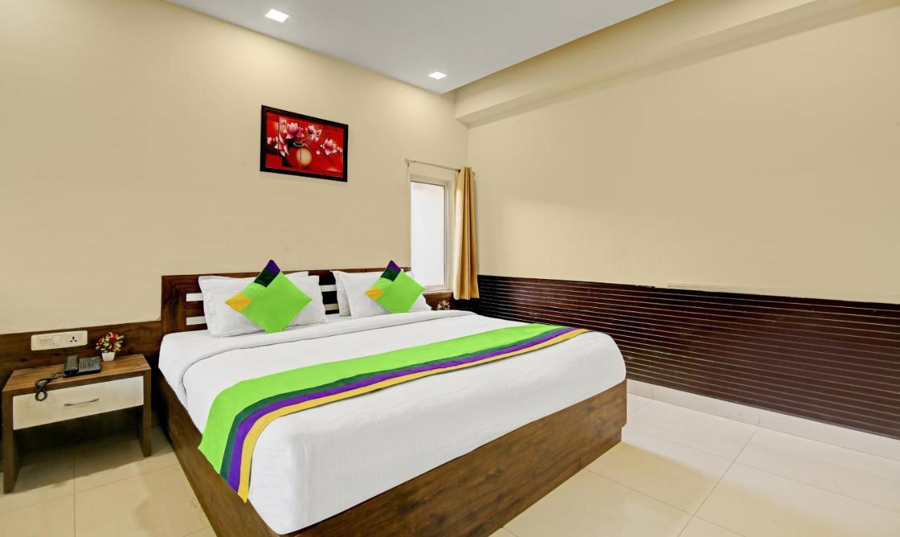 Hotel Raj Darbar - 10 Meter From Golden Temple Amritsar Zewnętrze zdjęcie
