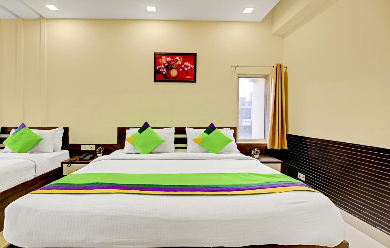 Hotel Raj Darbar - 10 Meter From Golden Temple Amritsar Zewnętrze zdjęcie