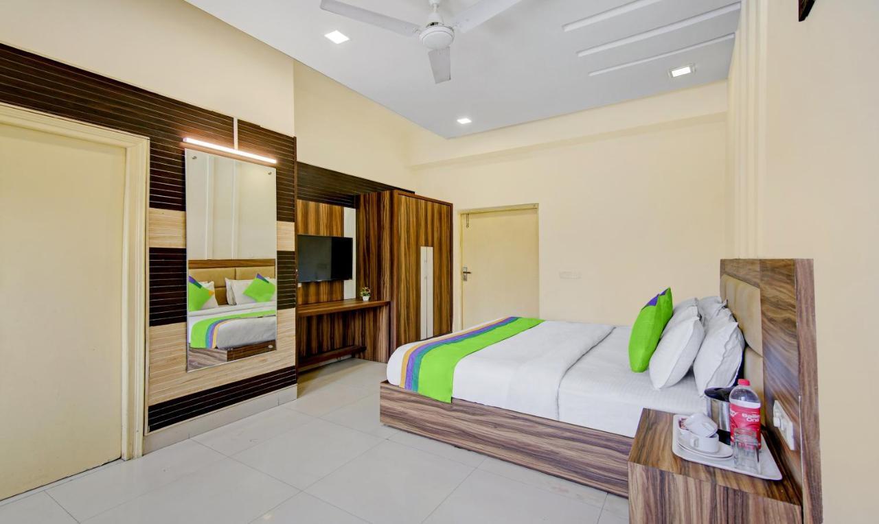 Hotel Raj Darbar - 10 Meter From Golden Temple Amritsar Zewnętrze zdjęcie