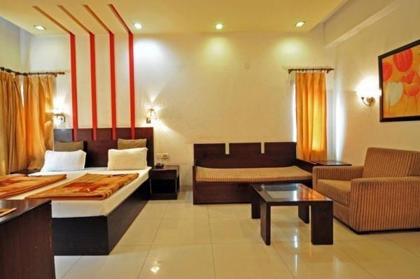 Hotel Raj Darbar - 10 Meter From Golden Temple Amritsar Zewnętrze zdjęcie