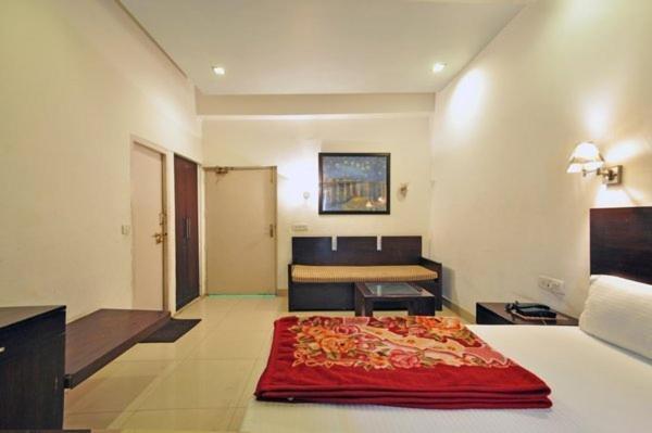 Hotel Raj Darbar - 10 Meter From Golden Temple Amritsar Zewnętrze zdjęcie