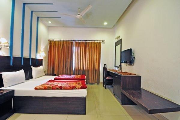Hotel Raj Darbar - 10 Meter From Golden Temple Amritsar Zewnętrze zdjęcie