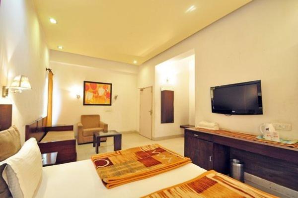 Hotel Raj Darbar - 10 Meter From Golden Temple Amritsar Zewnętrze zdjęcie